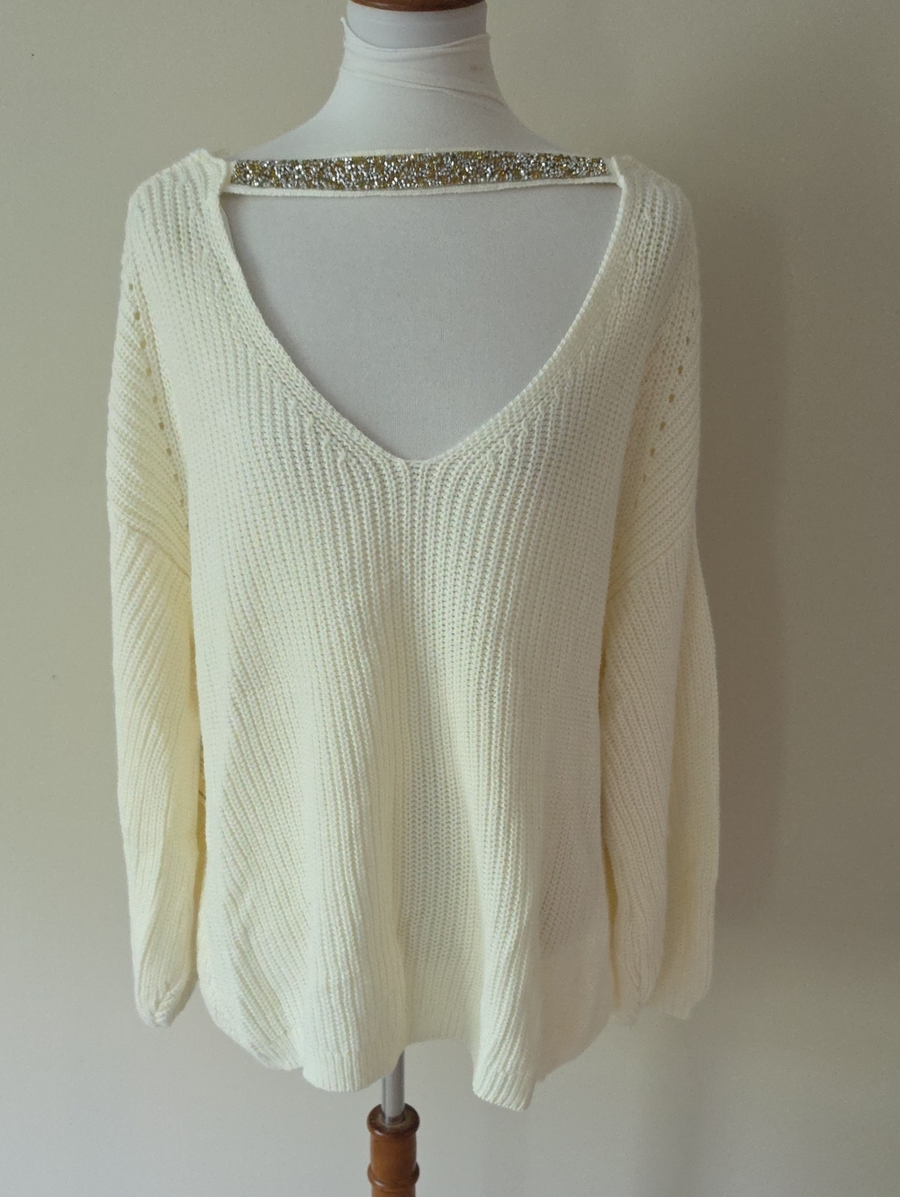 89 Th + Madison V-Neck Open Back Cream Knit Sweater Brand New Ivory